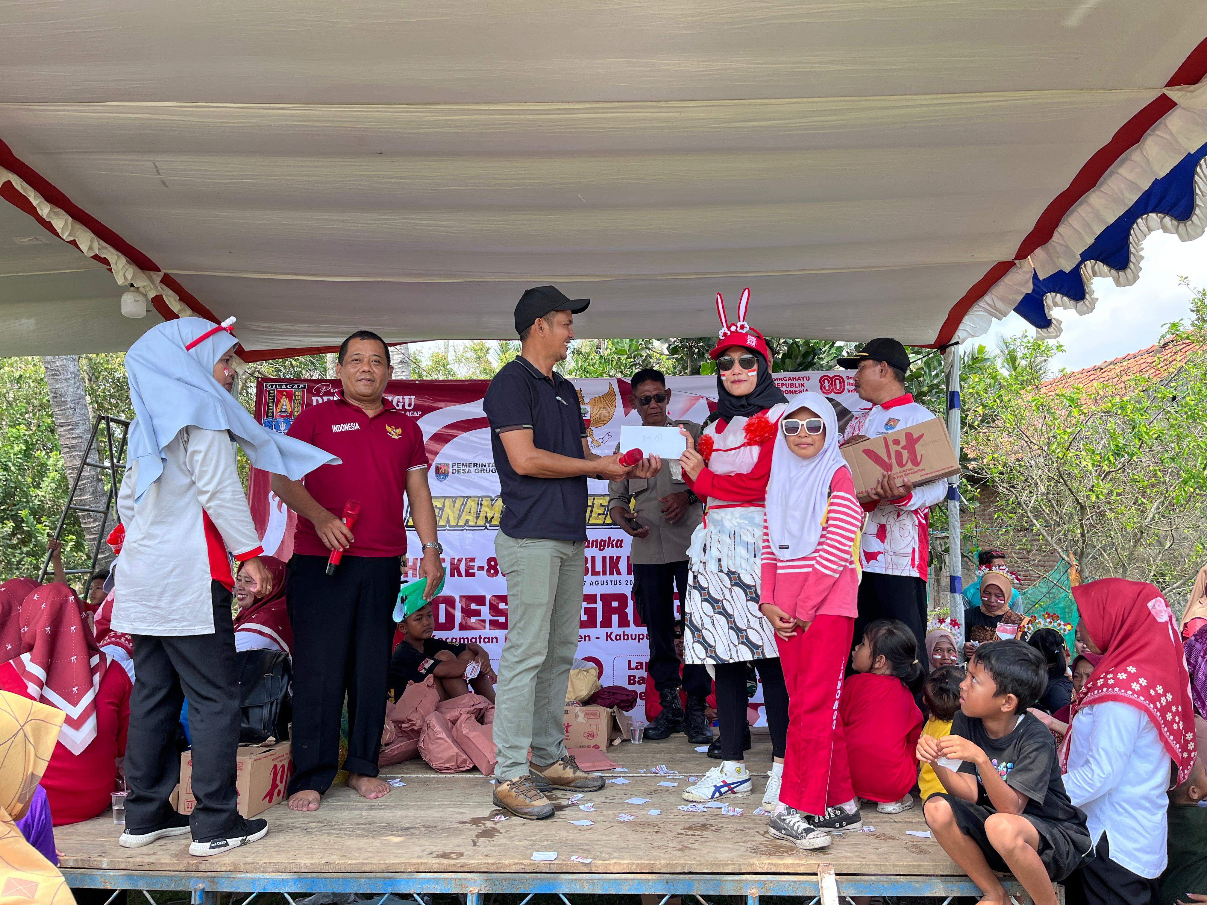 Senam bersama dan lomba gerak jalan dalam Rangka HUTRI ke 80